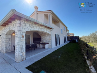 ISTRA, NOVIGRAD - Hiša v mediteranskem slogu s čudovitim pogledom na morje in oljke!