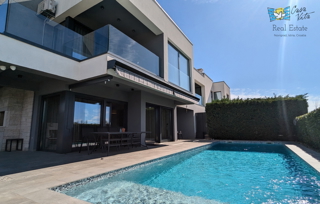 ISTRA, POREČ - Moderna dvojna hiša 500 m od morja!