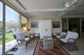 ISTRA, NOVIGRAD - Popolnoma opremljena hiša s čudovito urejenim vrtom!