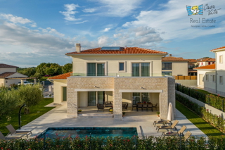 ISTRA, POREČ - Luksuzna vila s bazenom 1 km od morja!