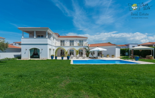 Luksuzna vila na čudoviti lokaciji s panoramskim pogledom na morje!