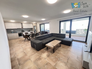 Lep in prostoren apartma s pogledom na morje - Novigrad!