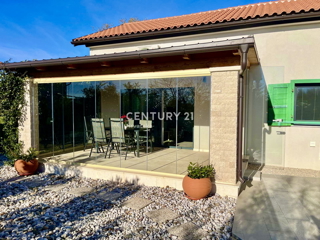 UMAG, OKOLICA, NOVA HIŠA SAMO 1,5 KM OD PLAŽE IN MORJA