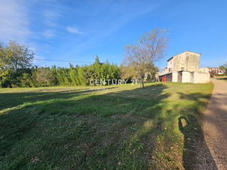 POREČ, GRADBENO ZEMLJIŠČE ZA 6 STANOVANJ