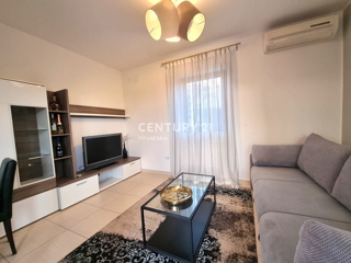 NOVIGRAD, STANOVANJE V PRIZEMLJU, ENA SPALNICA, 900 M OD MORJA