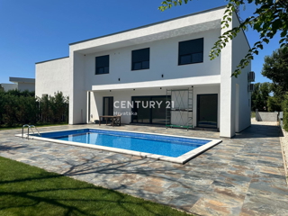 ROVINJSKO SELO, PRODAJA LEPE DVOJNE HIŠE, NOVOGRADNJA S BAZENOM