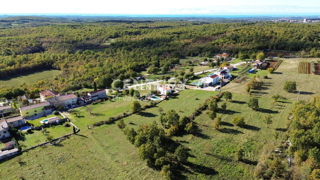 POREČ, VIŠNJAN, GRADBENI ZEMLJIŠČE NA MIRNI LOKACIJI