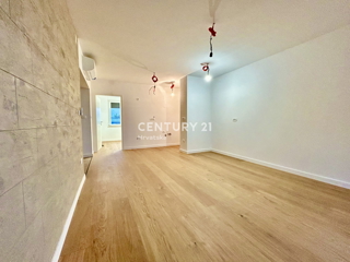 UMAG, CENTAR, POPOLNOMA RENOVIRANO STANOVANJE Z RAZGLEDOM NA MORJE