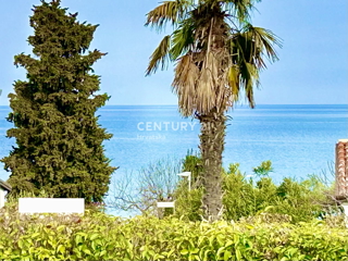 NOVIGRAD, OKOLICA, SAMOSTOJNA HIŠA SAMO 80 METROV OD PLAŽE S POGLEDOM NA MORJE