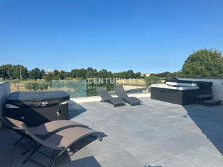 FUNTANA, PRODAJA TROSOBNEGA STANOVANJA V 1. NADSTROPJU S TERASO 70 M2, ODLIČNA LOKACIJA