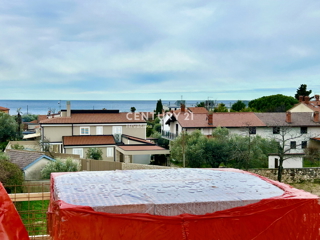 UMAG, OKOLICA, NOVOGRADNJA SAMO 200 METROV OD MORJA Z RAZGLEDOM NA MORJE