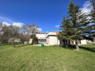 LABIN, HIŠA S 5 STANOVANJI IN VELIKIM DVORIŠČEM