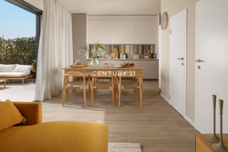 POREČ, PRODAJA SE VRSTNA HIŠA 900 M OD MORJA