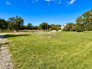 POREČ, OKOLICA, ODLIČNO GRADBENO ZEMLJIŠČE Z VSO INFRASTRUKTURO