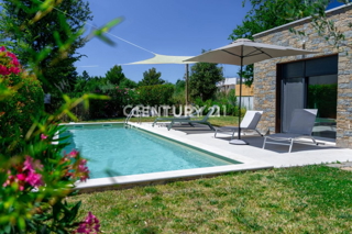 TAR, VABRIGA, ROMANTIČNA HIŠA MODERNEGA DIZAJNA, MORJE 1 KM