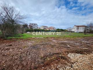 FUNTANA, PRODAJA GRADBENO ZEMLJIŠČE Z GRADBENO DOVOLJENJO ZA VILO S BAZENOM