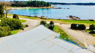 UMAG, POSLOVNI OBJEKT V PRVEM VRSTI OB MORJU