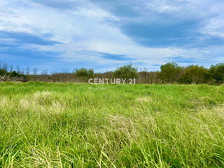 UMAG, GRADBENO ZEMLJIŠČE SAMO 1,5 KM OD MORJA