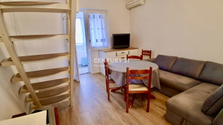 POREČ, ČERVAR PORAT, DVOSTOPENJSKO STANOVANJE LE 150 METROV OD PLAŽE