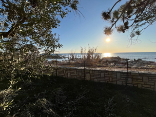 UMAG, DVE PRIZEMNICI Z DIREKTNIM DOSTOPOM DO PLAŽE