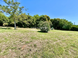 UMAG, GRADBENO ZEMLJIŠČE S POGLEDOM NA MORJE IN LE 150 METROV OD MORJA IN PLAŽE