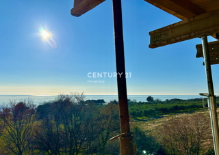 UMAG, OKOLICA, STANOVANJE S PANORAMSKIM RAZGLEDOM NA MORJE IN LE 250 METROV OD PLAŽE