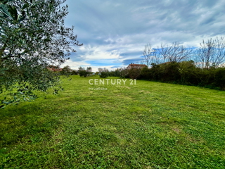 UMAG, GRADBENO ZEMLJIŠČE SAMO 1,5 KM OD MORJA