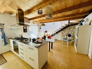 ROVINJ, CENTER, RENOVIRANO STANOVANJE NA VRHUNSKI LOKACIJI V SAMEM CENTRU ROVINJA