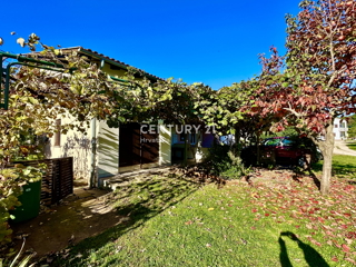 UMAG, OKOLICA, HIŠA Z VELIKIM DVORIŠČEM SAMO 200 METROV OD PLAŽE