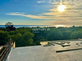 UMAG, stanovanje v novogradnji s panoramskim pogledom na morje in le 250 metrov od plaže