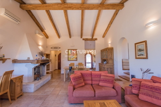 POREČ, PRODAJA SE PRIZEMLJENA HIŠA V MEDITERANSKEM SLOGU Z RAZGLEDOM NA MORJE