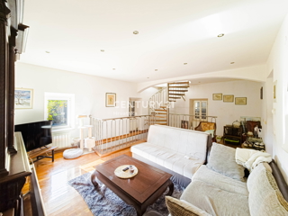 BIOGRAD NA MORU, CENTAR, DVOJNA HIŠA NA 3 NADSTROPJIH, Z MANJŠIM DVORIŠČEM