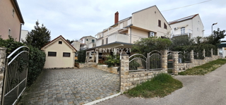 Sveti Filip in Jakov, hiša s pogledom na morje