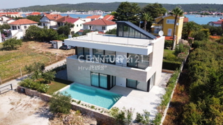 Luksuzna vila s bazenom in krovno teraso, 100 m od morja - Sukošan