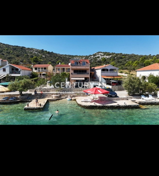 Rogoznica....Ražanj....hiša....prva vrsta ob morju....