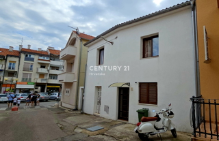 Biograd na Moru, strogi center, hiša 80 m od morja
