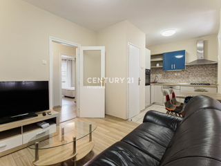 Zadar, Jazine II, 2,5-prostorsko stanovanje, 56 m2, 3. nadstropje, brez dvigala, obnovljeno, takoj vseljivo