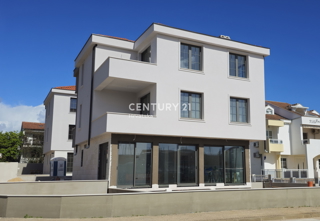 trosobno stanovanje v novogradnji površine 82 m2, samo 70 m od morja