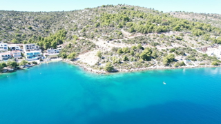 ROGOZNICA....ZATOGLAV....PRVI VRSTNI RED OB MORJU....GRADBENO ZEMLJIŠČE....968 M2....1000 €/M2