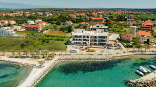 Zaton, 1. vrsta od morja, luksuzna novogradnja, pritličje A1, 223,59 m², vrt, bazen