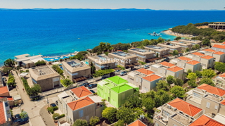 PETRČANE, STANOVANJE 2 VRSTE V VRSTI OB MORJU, SUNNYSIDE RESORT, PRIZEMLJE, OPREMLJENO
