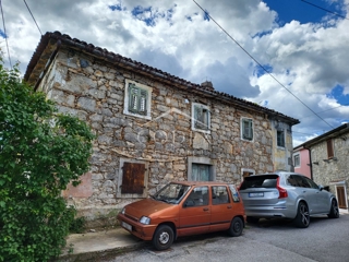 Veli Brgud – Samostojna dvonadstropna hiša za prenovo