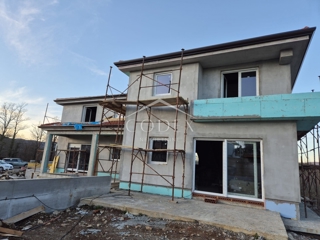 Matulji, Brešca – prodaja dvojne hiše na mirni lokaciji