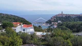 Vrbnik – Zemljišče s panoramskim pogledom na morje