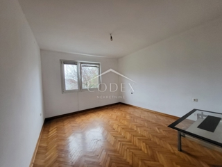 Donje Mrzlo Polje – prodaja hiše z 2 stanovanjema blizu Mrežnice