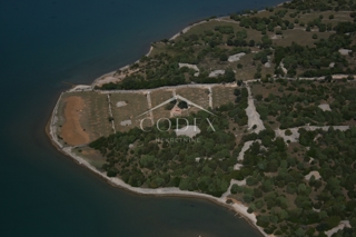 Osor, Lošinj - Kmetijsko zemljišče z ruševinami ob morju