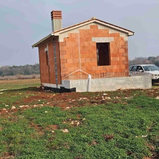 Rovinj - prodaja zemljišča s hišo v roh-bau stanju