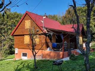 Krnjak - prodaja lesene hiše z galerijo