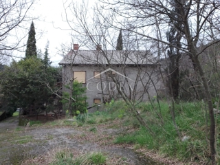 Svilno - Stanovanje za Adaptacijo v Bližini Kompleksa JGL