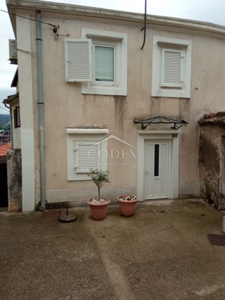 Ekskluzivno! Bakar – prodaja popolne majhne hiše ob morju